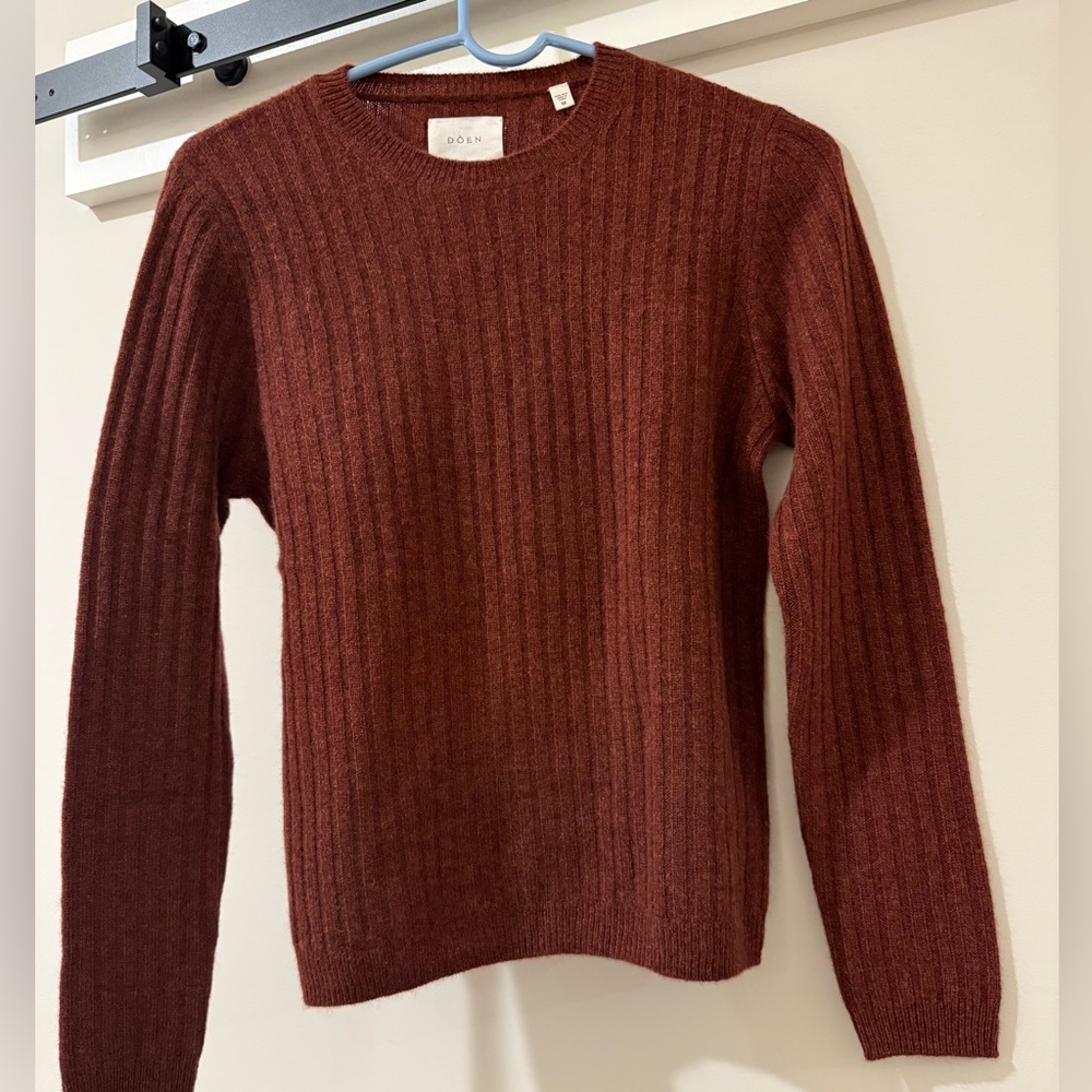 Doen Hyeres Cashmere Sweater in Dark Garnet, Size M - Picture 3 of 6
